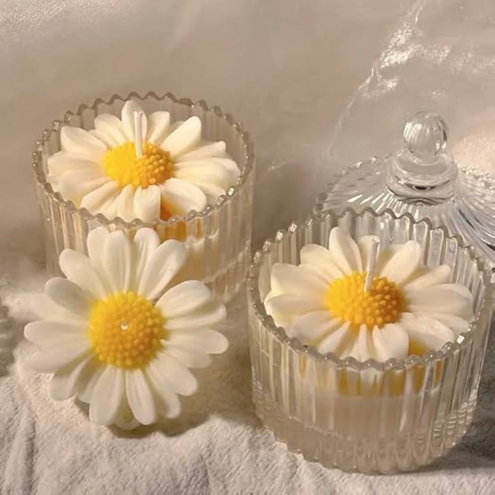 Daisy Luxury Ribbed Jar Candle – 600g | Holy Peony Fragrance | Soy Wax