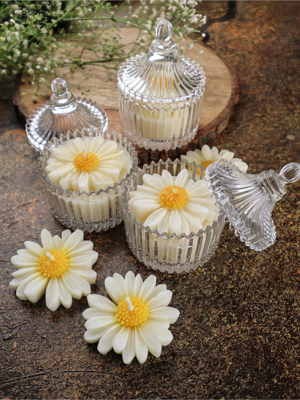 Daisy Luxury Ribbed Jar Candle – 600g | Holy Peony Fragrance | Soy Wax